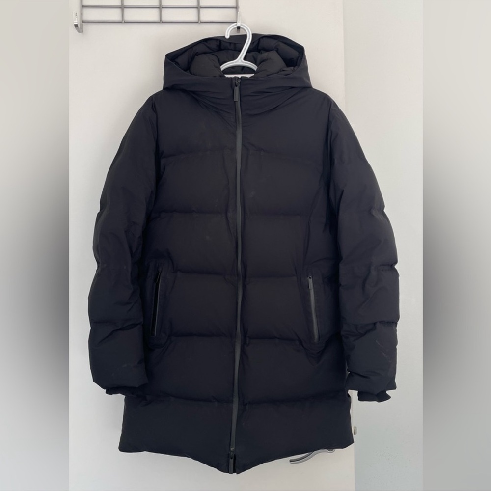 Aritzia Black Hooded Puffer Coat

The Super Puff, Om Mid - Rainstop Size S